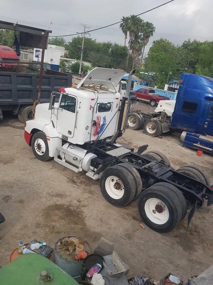 FREIGHTLINER FLD112 2001