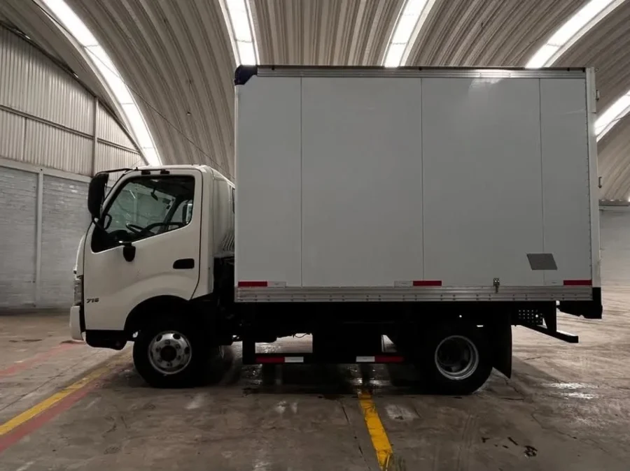 Hino 300 · 716 · 2023 – Caja seca (2) Hino 300 2023